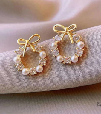 Chic Bow Pearl Ear Studs